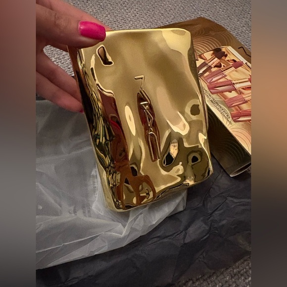 MAC Gold Standard 5 Matte full size Lipstick Kit – Limited Edition - Picture 11 of 13